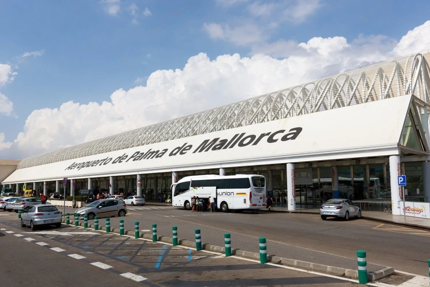 London Stansted Airport Transfer-Photo 1