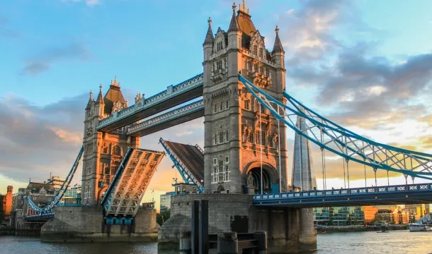 Seaport Chauffeur Transfer in London-Image 1 Seaport Chauffeur Transfer in London-Photo 1