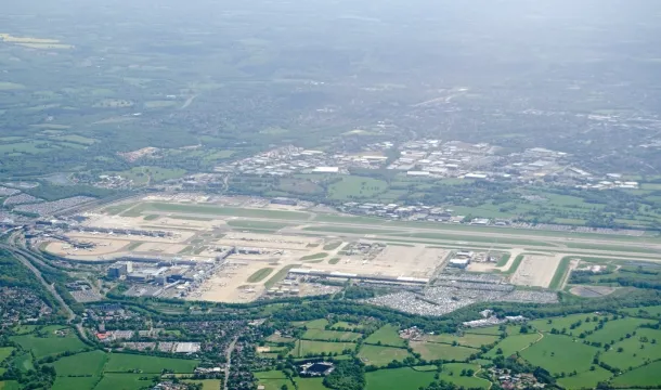 Gatwick Airport Chauffeur Service-Photo 1