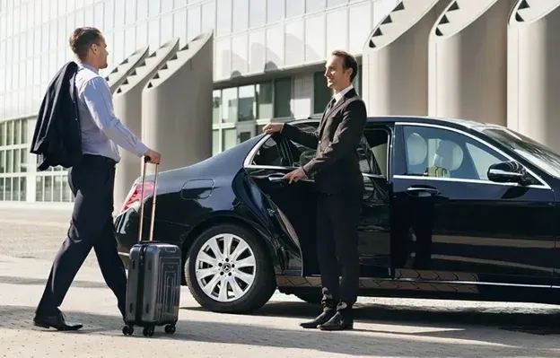 Private Transfer Bournemouth To London Heathrow-Photo 4