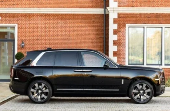 Rolls Royce Cullinan Chauffeur Service London-Photo 1